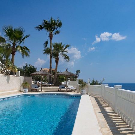 Frontline Villa, Five Star Deluxe Ел-Кампельйо Екстер'єр фото