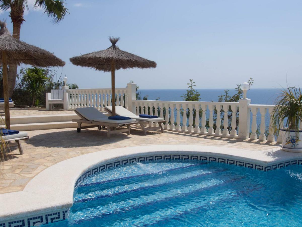 Frontline Villa, Five Star Deluxe Ел-Кампельйо Екстер'єр фото