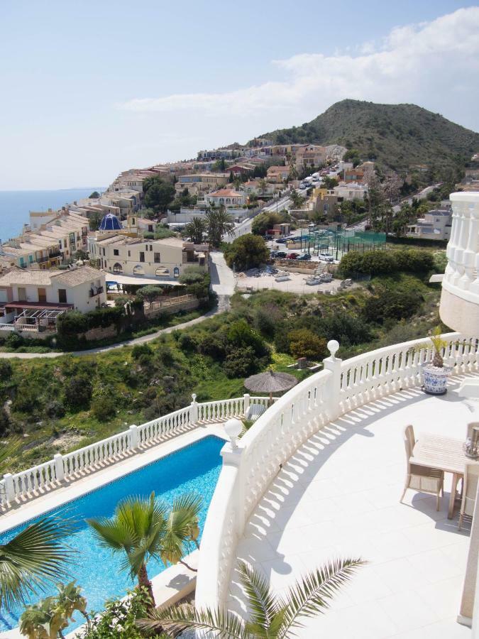Frontline Villa, Five Star Deluxe Ел-Кампельйо Екстер'єр фото