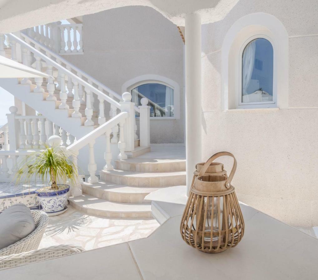 Frontline Villa, Five Star Deluxe Ел-Кампельйо Екстер'єр фото