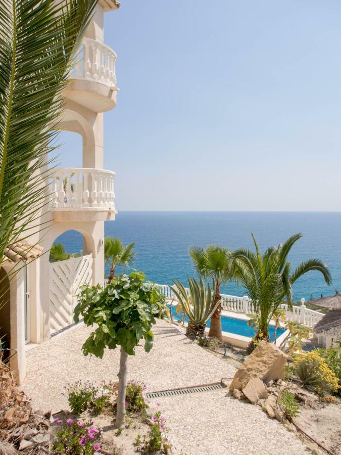 Frontline Villa, Five Star Deluxe Ел-Кампельйо Екстер'єр фото